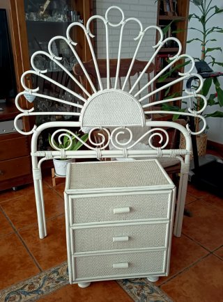 Muebles de mimbre mesita de 3 cajones y cabecero