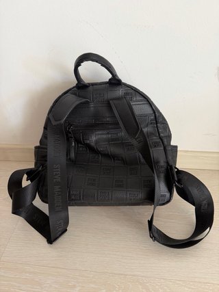Mochila Steve Madden pequeña negra