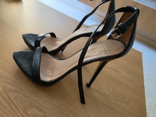 Sandalias de tacón Zara negras