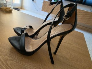 Sandalias de tacón Zara negras
