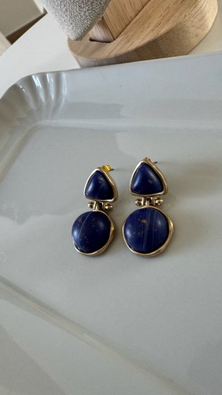 Orecchini blu pendenti dorati