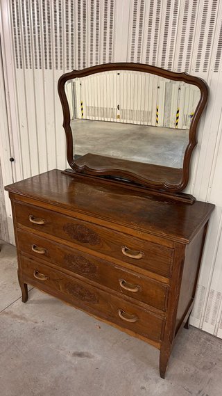 Cassettiera classica in legno con specchio