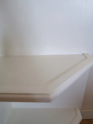 Estantería de esquina blanca