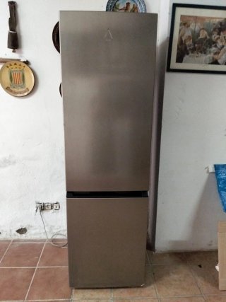 Nevera  solo se uso 1 año casi nueva en vendrell