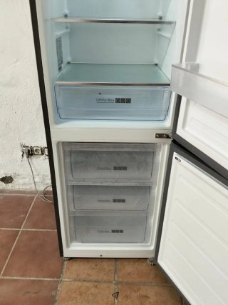 Nevera  solo se uso 1 año casi nueva en vendrell