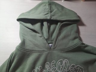 Sudadera verde con estampado