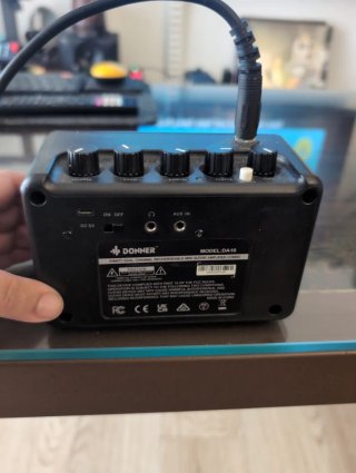 Bajo Eléctrico Donner Negro con amplificador