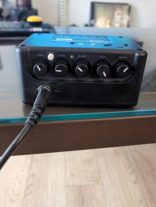 Bajo Eléctrico Donner Negro con amplificador