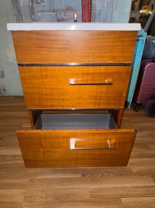 Mueble de baño madera con lavabo cerámico