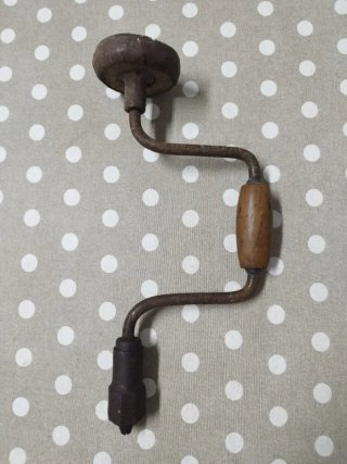 Berbiquí antiguo de mano.