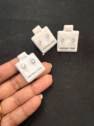 Orecchini in acciaio inossidabile con zirconi