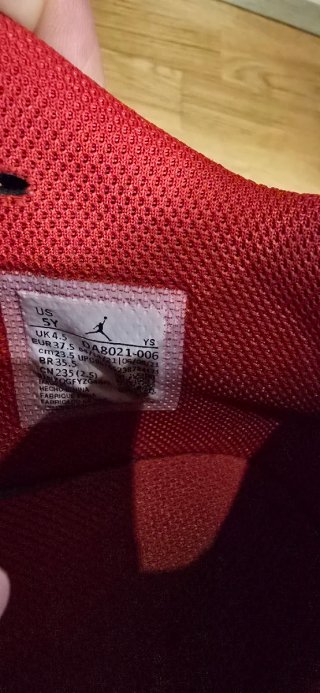 Botas Jordan Negras y Rojas