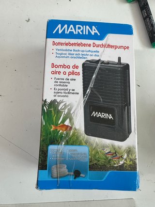 Bomba de aire Marina a pilas para acuario