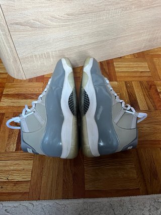 Jordan 11 Gris y Blanco