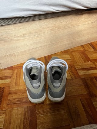 Jordan 11 Gris y Blanco