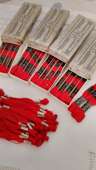 Hilaturas Domenech 1839 - Hilos de Bordar Rojos