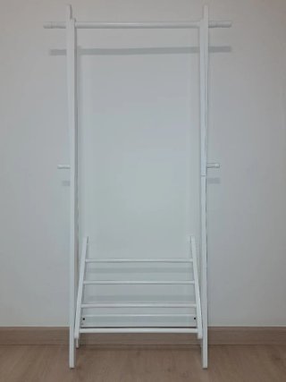 Perchero de pie de madera blanco