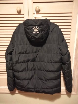 Cazadora acolchada Kelme negra
