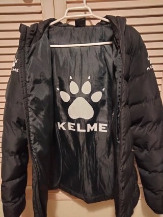 Cazadora acolchada Kelme negra