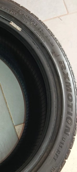 4 Neumáticos RXmotion 225/40 R18 prácticamente nue