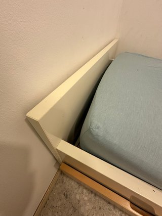 Cama individual blanca con 2 cajones