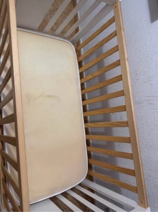 Cuna de madera en buen estado