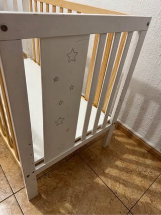 Cuna de madera en buen estado