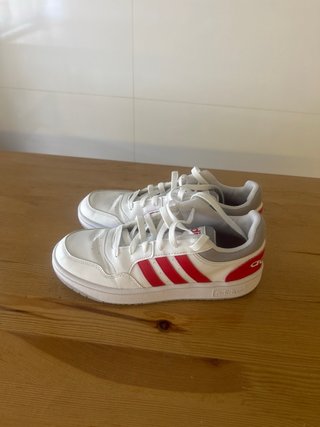 Zapatillas Adidas Blancas y Rojas Unisex