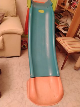 Tobogán infantil con hueco para manguera