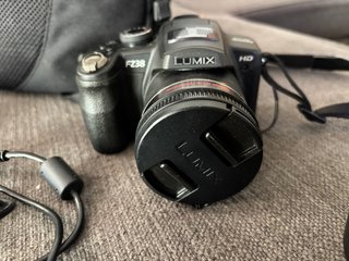 Cámara Panasonic Lumix FZ38 + Accesorios