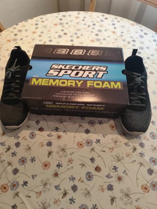Zapatillas Skechers Memory Foam Negras/Grises