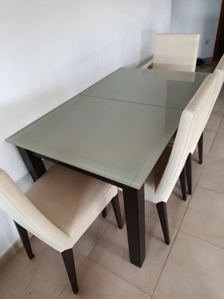 Mesa comedor y 4 sillas