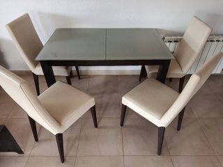 Mesa comedor y 4 sillas
