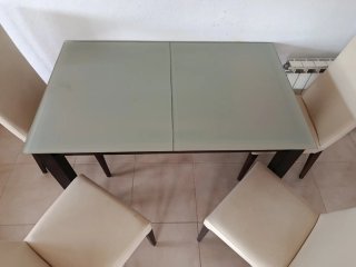Mesa comedor y 4 sillas