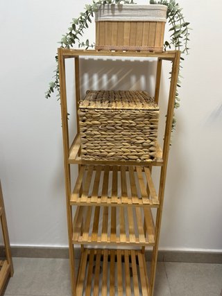 Estanterías de bambú y madera para baño