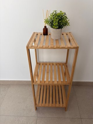 Estanterías de bambú y madera para baño
