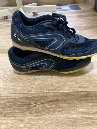 Zapatillas Tacos Atletismo Kalenji azul marino.