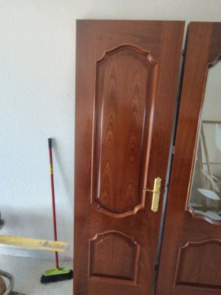 Puerta madera maciza