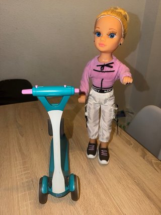 Muñeca Nancy con Patinete