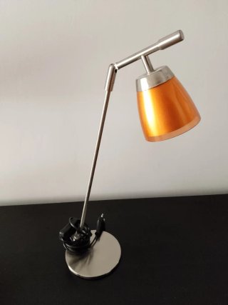Lámpara de escritorio flexo naranja y plata