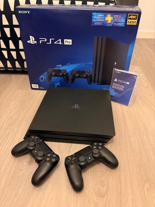 PS4 Pro 1TB con 2 mandos