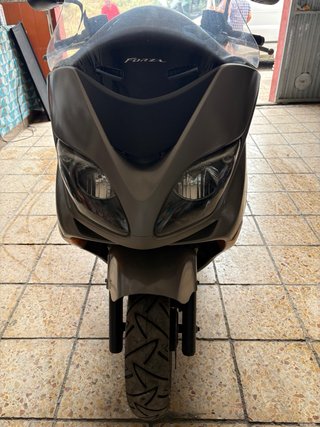 Honda Forza 250 Maxi Scooter Gris