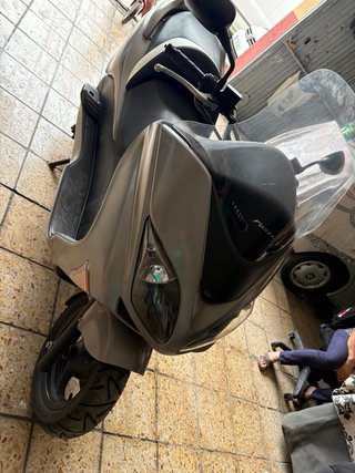 Honda Forza 250 Maxi Scooter Gris