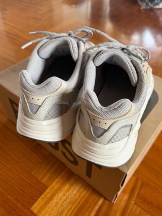 Adidas Yeezy 700 V2 Cream 45 1/3