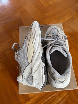 Adidas Yeezy 700 V2 Cream 45 1/3