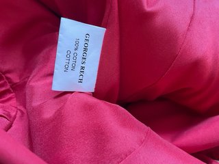 Gabardina roja nueva