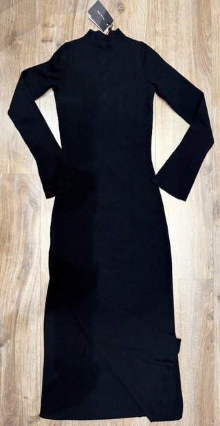 Vestido Negro Massimo Dutti Largo con Abertura