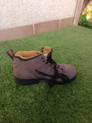 Botas de montaña Hi-Tec marrones y negras