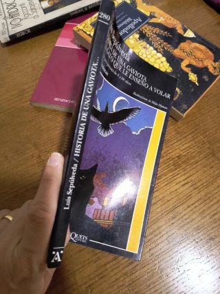 Historia de una gaviota y del gato que le ensen...
