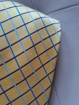 Cravatta a quadri gialla e blu in pura seta